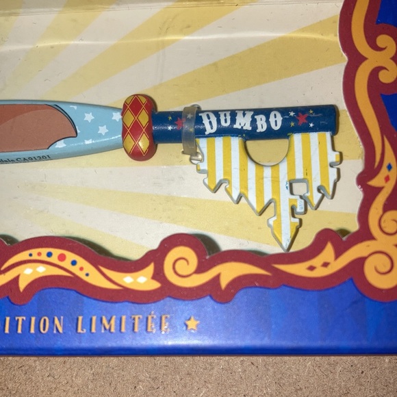 Dumbo 80th Anniversary Collector Key - Picture 6 of 7